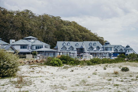 Anchorage Port Stephens - Accommodation QLD 4