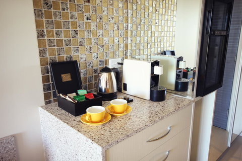 Swan River Hotel - Accommodation QLD 35