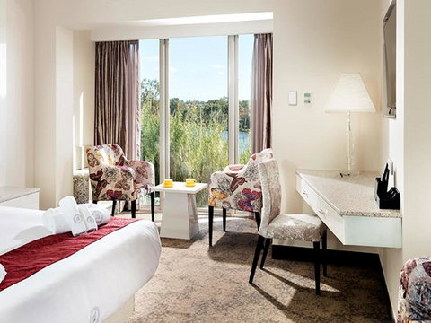 Swan River Hotel - Accommodation QLD 6