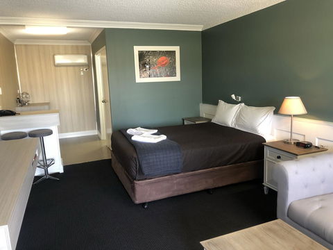 Dog Rock Motel - Accommodation QLD 10