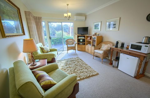 Glenelg On King Bed & Breakfast - Accommodation QLD 2