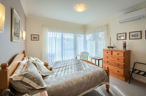 Glenelg On King Bed & Breakfast - Accommodation QLD 1