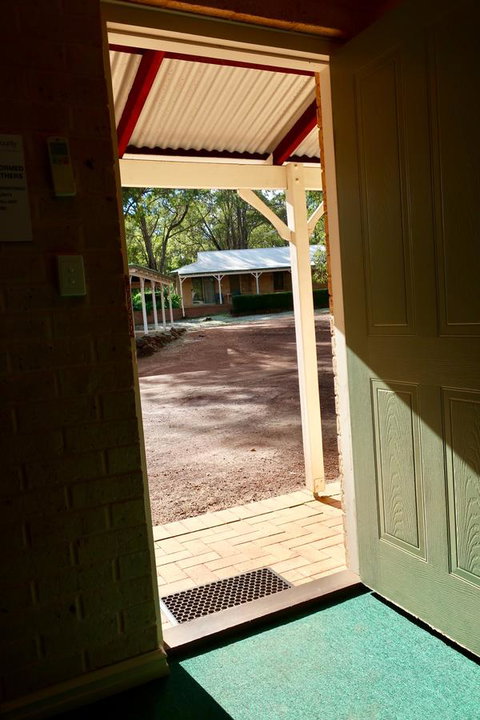 Travellers Rest Motel - Accommodation QLD 23