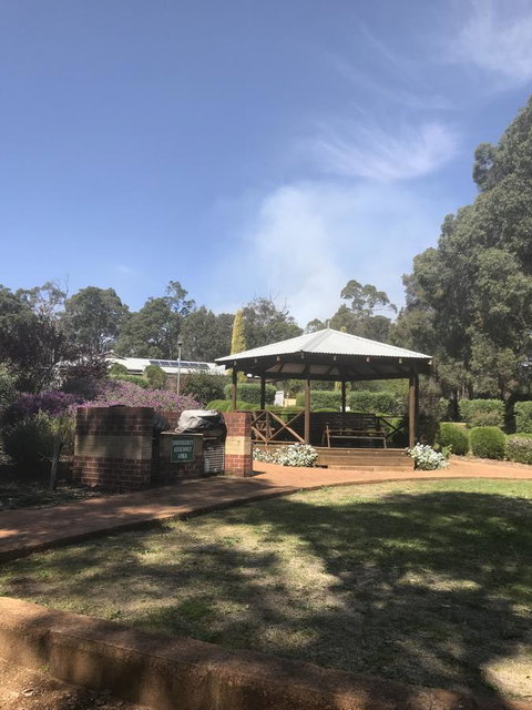 Travellers Rest Motel - Accommodation QLD 2