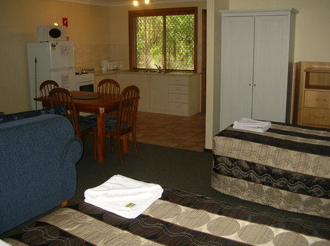 Travellers Rest Motel - Accommodation QLD 18