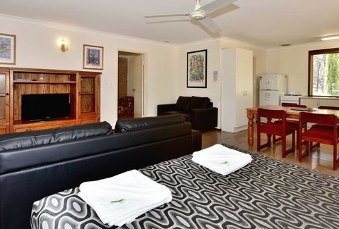 Travellers Rest Motel - Accommodation QLD 3