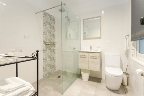 Blue Door Apartments - Accommodation QLD 1