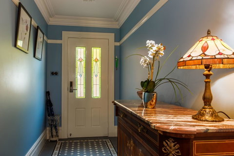 Blue Door Apartments - Accommodation QLD 13