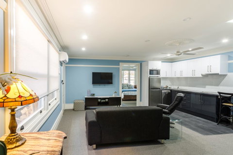 Blue Door Apartments - Accommodation QLD 14