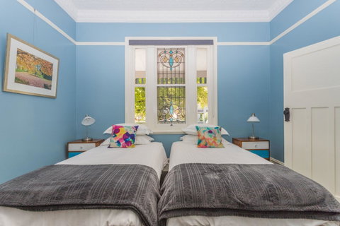 Blue Door Apartments - Accommodation QLD 8