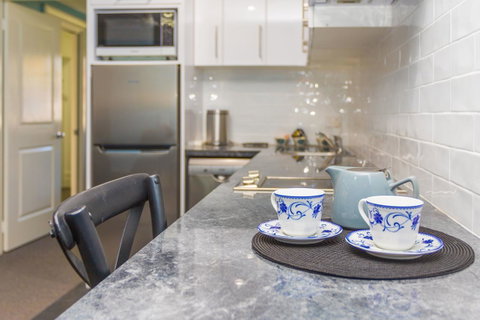Blue Door Apartments - Accommodation QLD 16