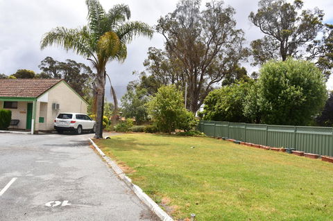 Mount Barker Valley Views Motel & Chalets, Western Australia - Accommodation QLD 21