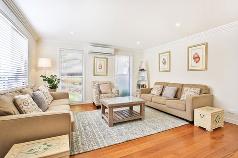 Calming Waters - Pet Friendly - Community Pool - Accommodation QLD 8