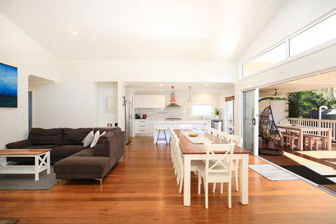 Calming Waters - Pet Friendly - Community Pool - Accommodation QLD 12