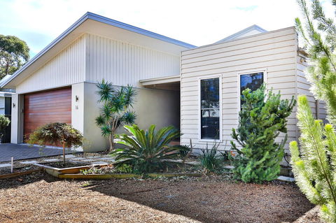 Calming Waters - Pet Friendly - Community Pool - Accommodation QLD 37