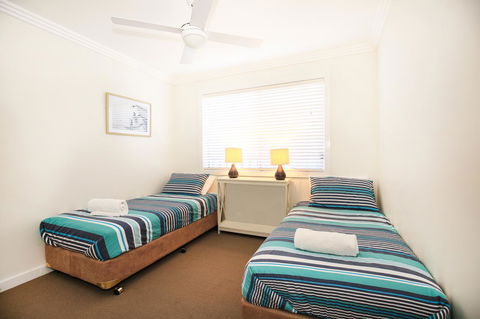 Calming Waters - Pet Friendly - Community Pool - Accommodation QLD 18