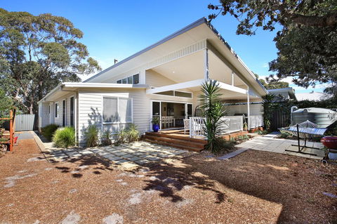 Calming Waters - Pet Friendly - Community Pool - Accommodation QLD 32