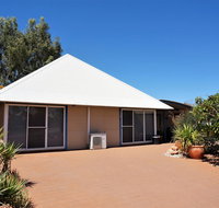 Osprey Holiday Village Unit 110 - Wake up to the birds in your 4 poster bed with a view - Accommodation QLD