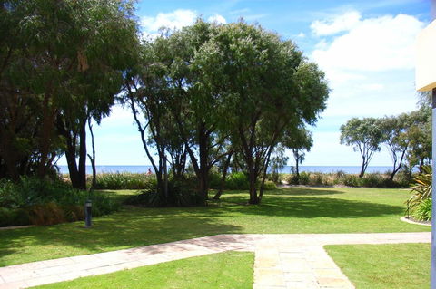 Cape View Beach Resort - Accommodation QLD 43
