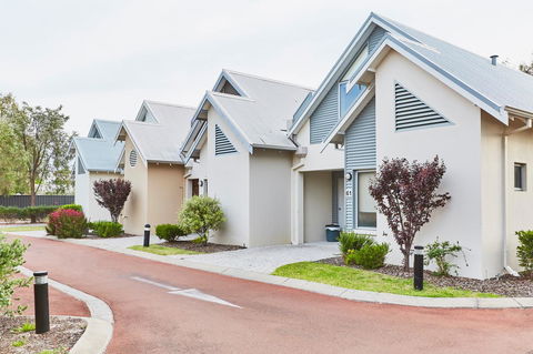 Cape View Beach Resort - Accommodation QLD 4