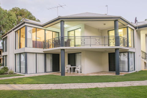 Cape View Beach Resort - Accommodation QLD 23