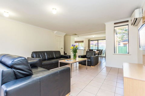 Country Comfort Perth - Accommodation QLD 22