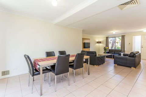 Country Comfort Perth - Accommodation QLD 8