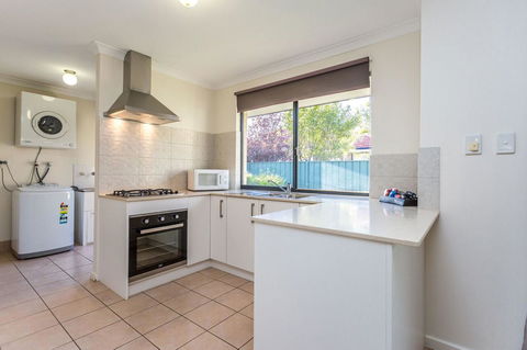 Country Comfort Perth - Accommodation QLD 14