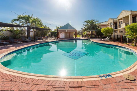Country Comfort Perth - Accommodation QLD 3