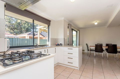 Country Comfort Perth - Accommodation QLD 12