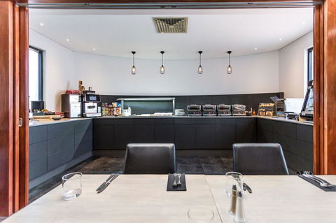 Country Comfort Perth - Accommodation QLD 9