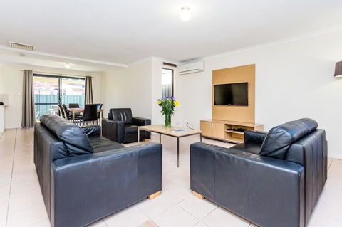 Country Comfort Perth - Accommodation QLD 24