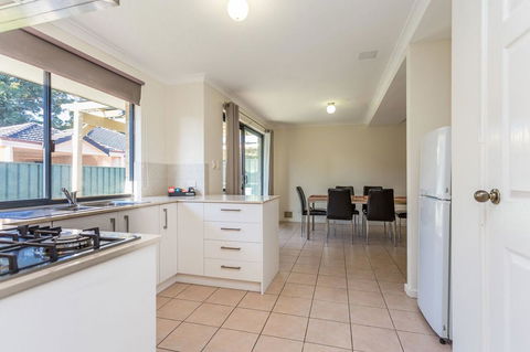 Country Comfort Perth - Accommodation QLD 10