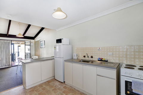 West Beach Lagoon 123 - Location & Views!!! - Accommodation QLD 10