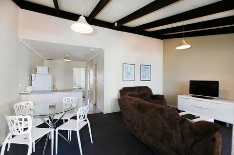 West Beach Lagoon 123 - Location & Views!!! - Accommodation QLD 8