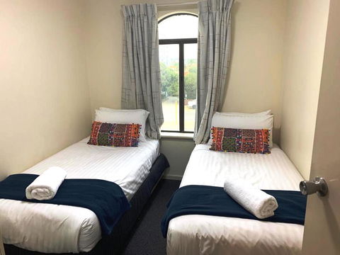 West Beach Lagoon 123 - Location & Views!!! - Accommodation QLD 4
