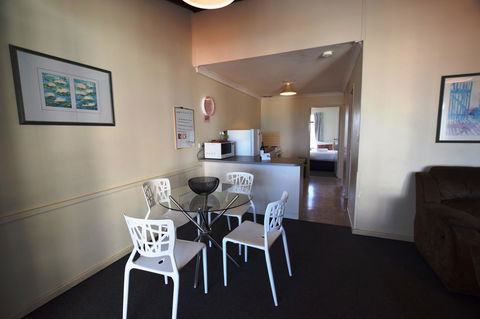 West Beach Lagoon 123 - Location & Views!!! - Accommodation QLD 7