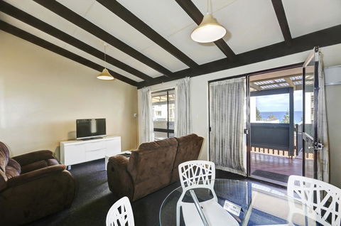 West Beach Lagoon 123 - Location & Views!!! - Accommodation QLD 11