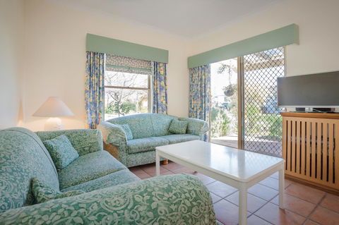 Middleton Beach By The BnB Collection - Accommodation QLD 23
