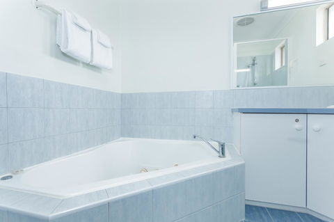 Middleton Beach By The BnB Collection - Accommodation QLD 35
