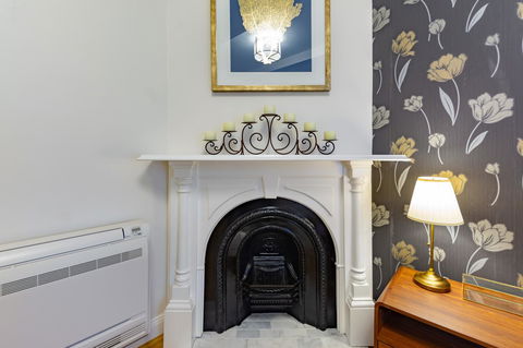 Heritage Townhouse Near Harbour Bridge - Accommodation QLD 8