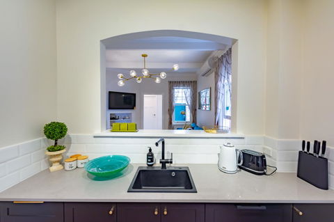 Heritage Townhouse Near Harbour Bridge - Accommodation QLD 13