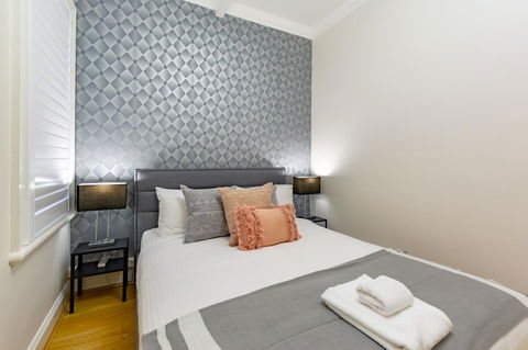 Heritage Townhouse Near Harbour Bridge - Accommodation QLD 27