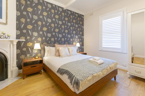 Heritage Townhouse Near Harbour Bridge - Accommodation QLD 36