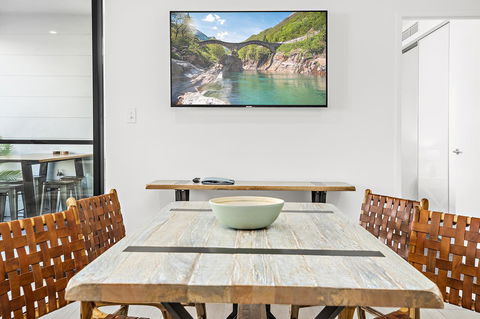 Rockpool 2 Sawtell Beach - Just Steps To Restaurants And 2 Min Stroll To Beach! - Accommodation QLD 4