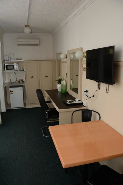 Ben Chifley Motor Inn - Accommodation QLD 17