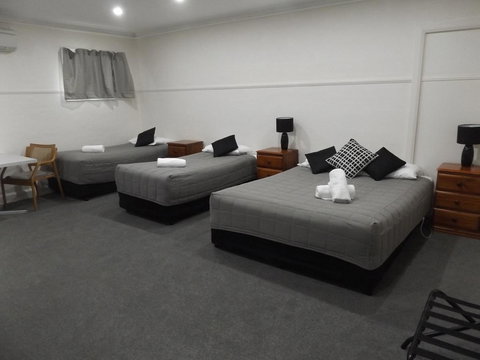 Ben Chifley Motor Inn - Accommodation QLD 1