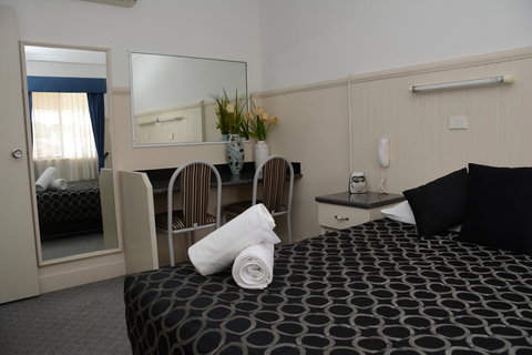 Ben Chifley Motor Inn - Accommodation QLD 18