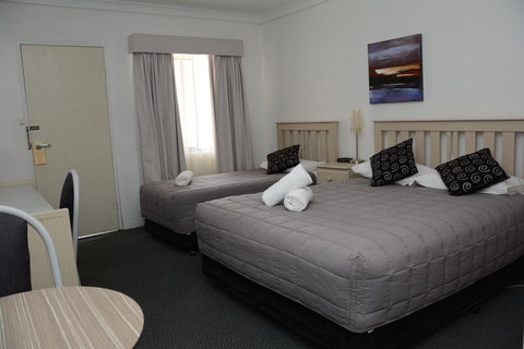 Ben Chifley Motor Inn - Accommodation QLD 14