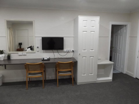 Ben Chifley Motor Inn - Accommodation QLD 6